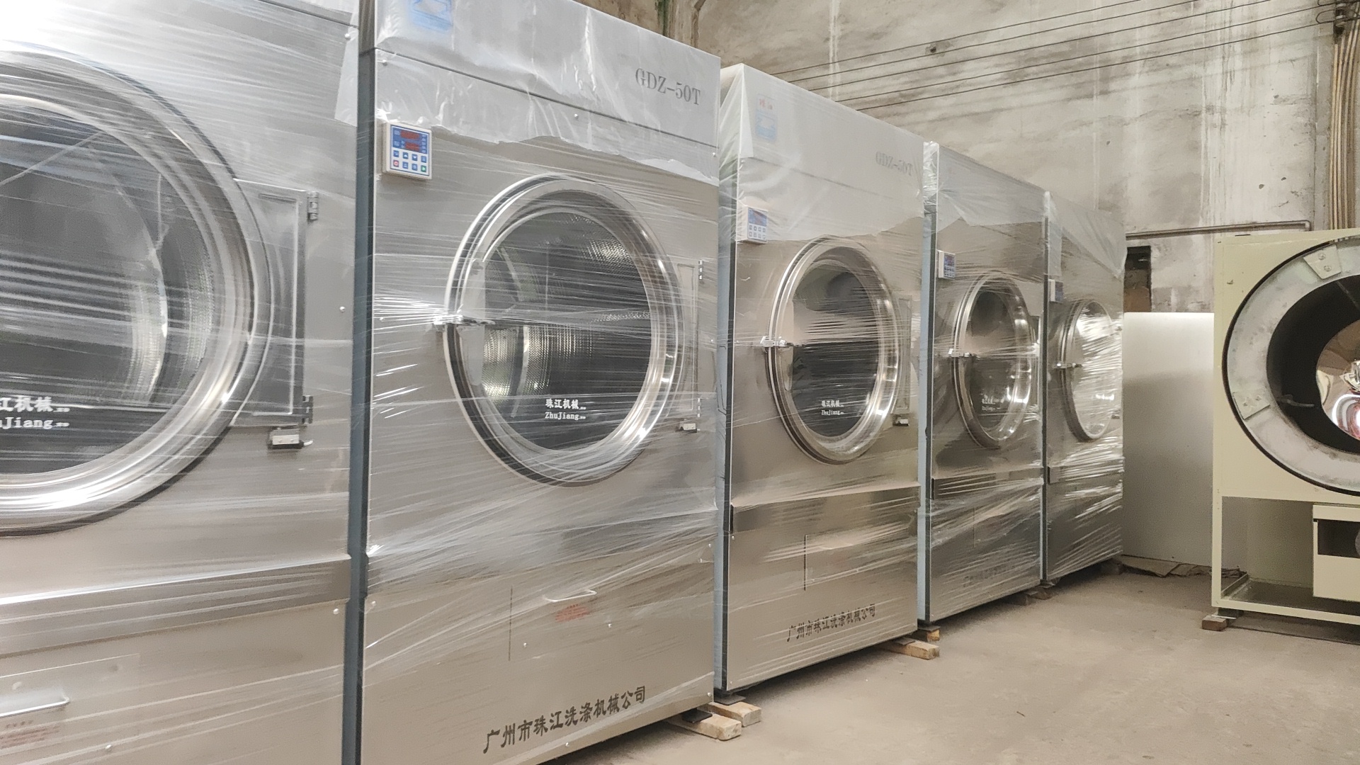 
私立學(xué)校和百強(qiáng)企業(yè)選擇工業(yè)級洗衣機(jī)的共同標(biāo)準(zhǔn)：珠江洗滌如何獲得信賴？
